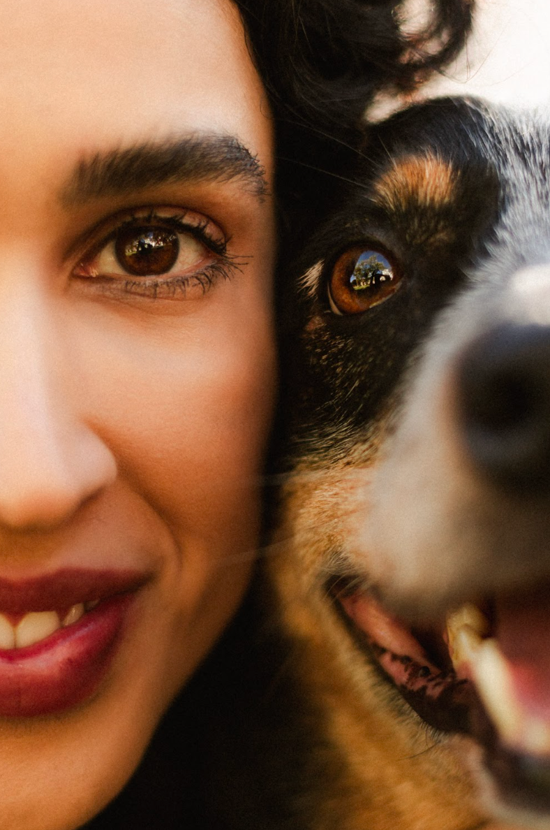 Quéren Hapuque com seu cão